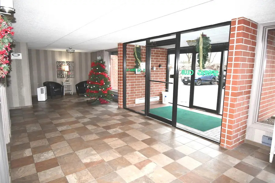 1S045 Spring Road #H2, Oakbrook Terrace, IL 60181 - Image #3