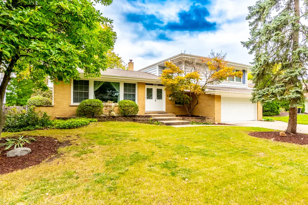 2002 N Eastwood Drive, Arlington Heights, IL 60004 - Image #1