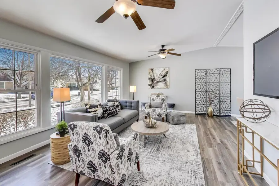 2002 N Eastwood Drive, Arlington Heights, IL 60004 - Image #2