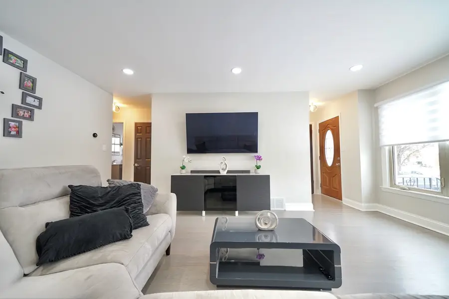 7122 W Agatite Avenue, Norridge, IL 60706 - Image #2