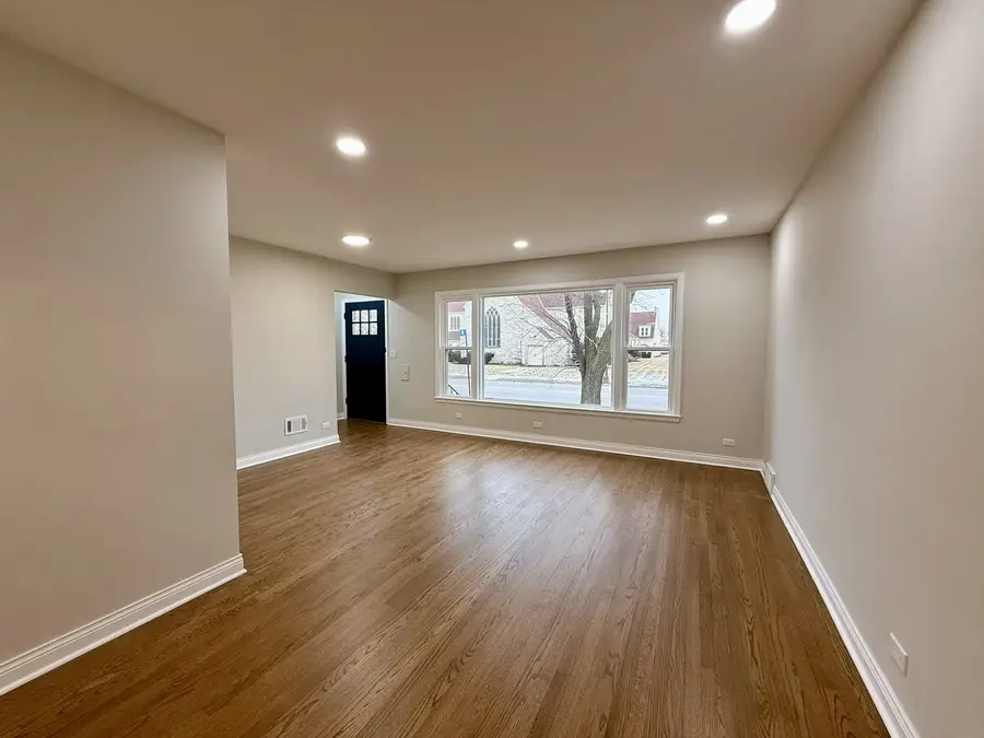 4850 W Foster Avenue, Chicago, IL 60630 - Image #2