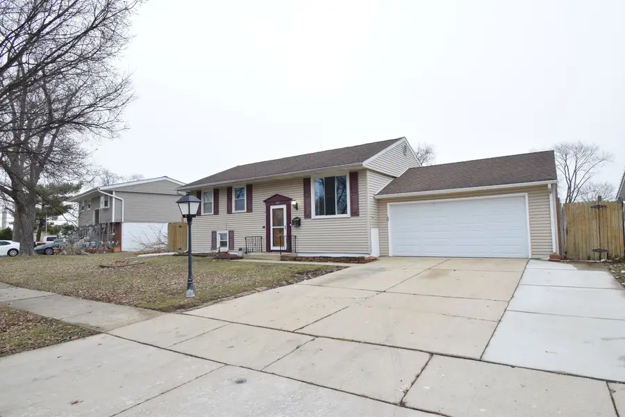 407 Concord Drive, Streamwood, IL 60107 - Image #2
