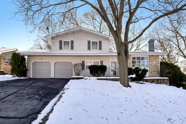 2311 Carriage Lane, Lindenhurst, IL 60046
