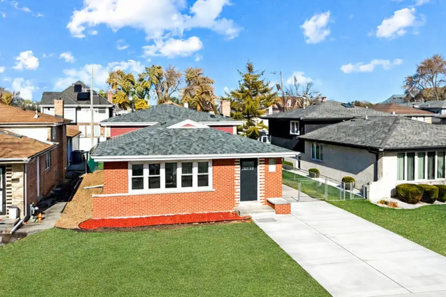 5748 W 89th Place, Oak Lawn, IL 60453 - Image #2