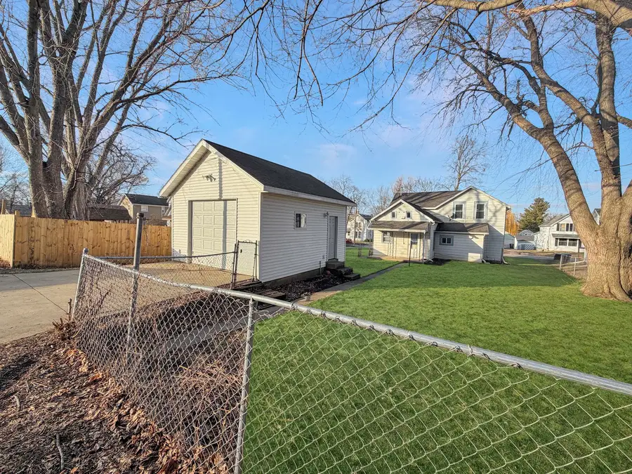 827 E Garden Street, Freeport, IL 61032 - Image #2