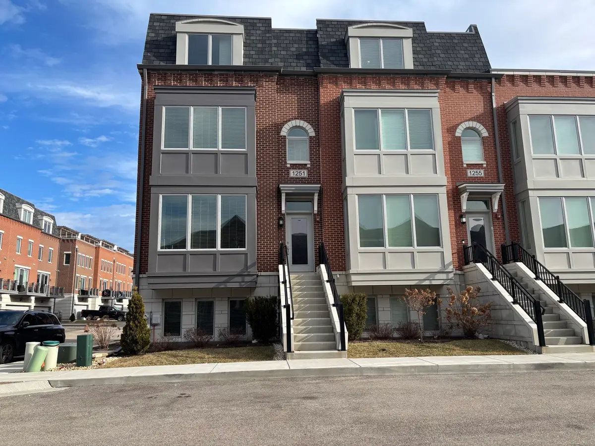 1251 Gateway Court, Northbrook, IL 60062 - Image #1