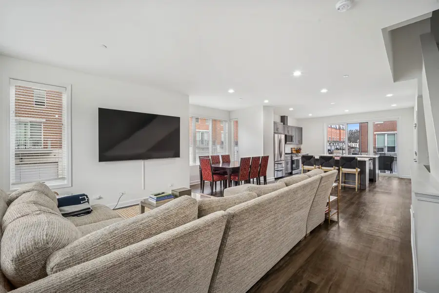 1251 Gateway Court, Northbrook, IL 60062 - Image #3