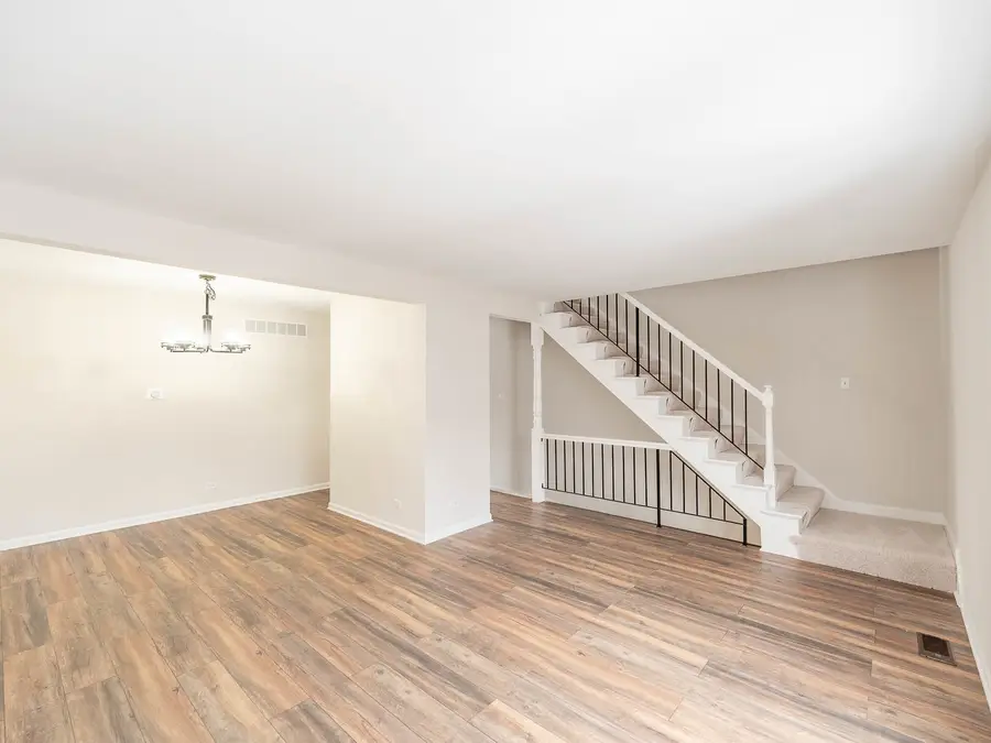 1933 Williamsburg Drive, Hoffman Estates, IL 60169 - Image #2