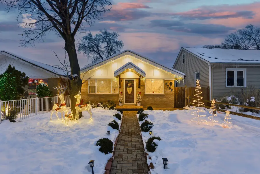 8239 Sayre Avenue, Burbank, IL 60459 - Image #2