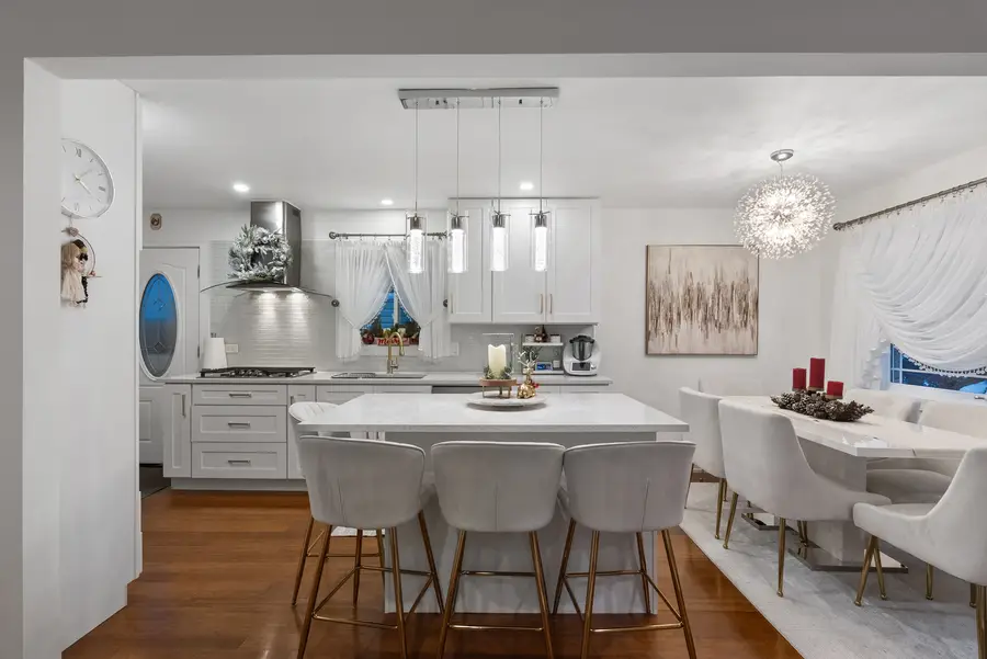 8239 Sayre Avenue, Burbank, IL 60459 - Image #3