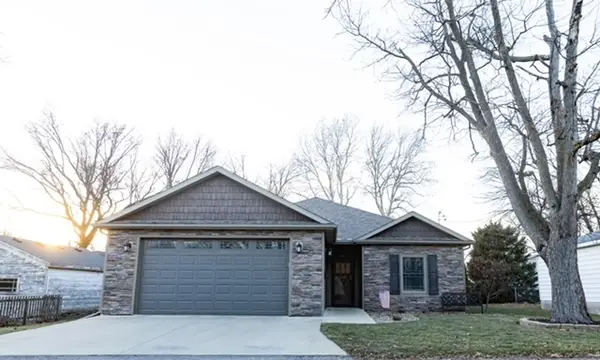 413 Moore Street, Clinton, IL 61727