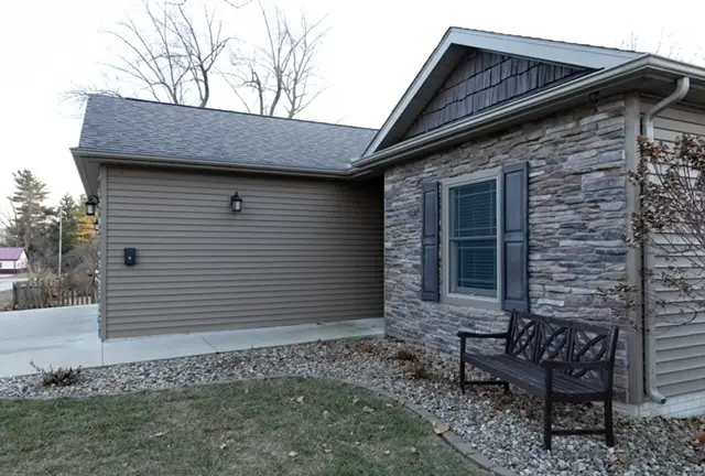 413 Moore Street, Clinton, IL 61727 - Image #3