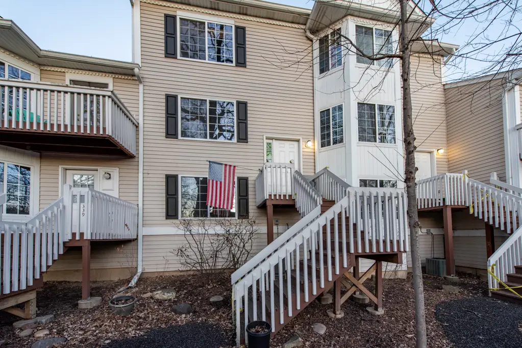 341 W Treehouse Lane #11-4, Round Lake, IL 60073 - Image #1