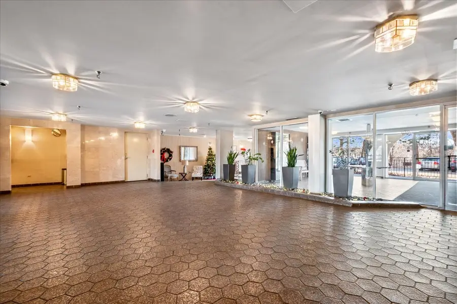 6400 N Cicero Avenue #516, Lincolnwood, IL 60712 - Image #2