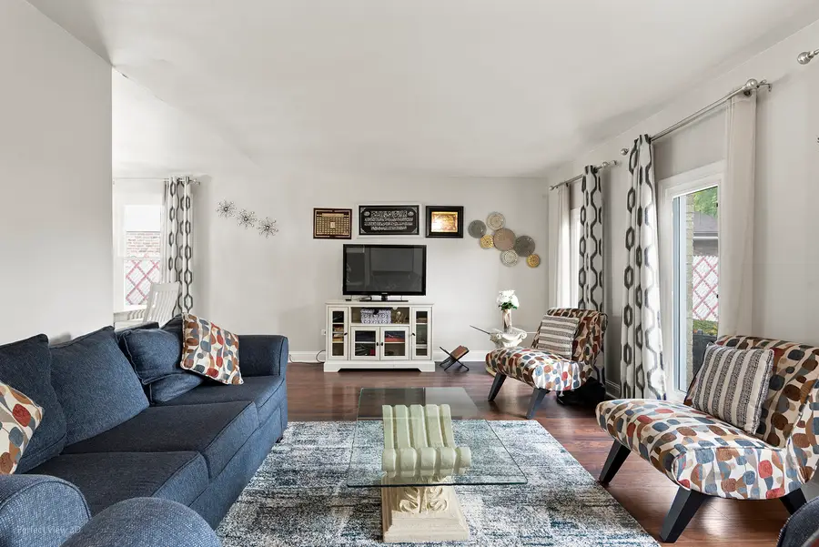 1144 E 160th Place, South Holland, IL 60473 - Image #3