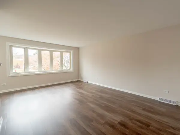 5620 W 99th Street, Oak Lawn, IL 60453