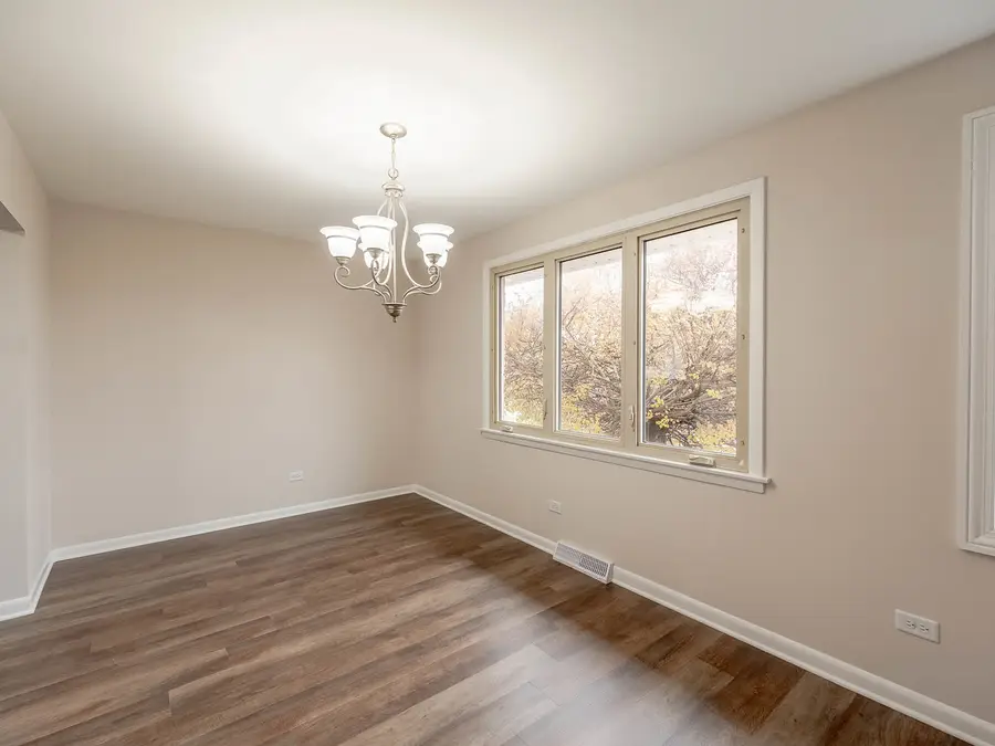 5620 W 99th Street, Oak Lawn, IL 60453 - Image #2