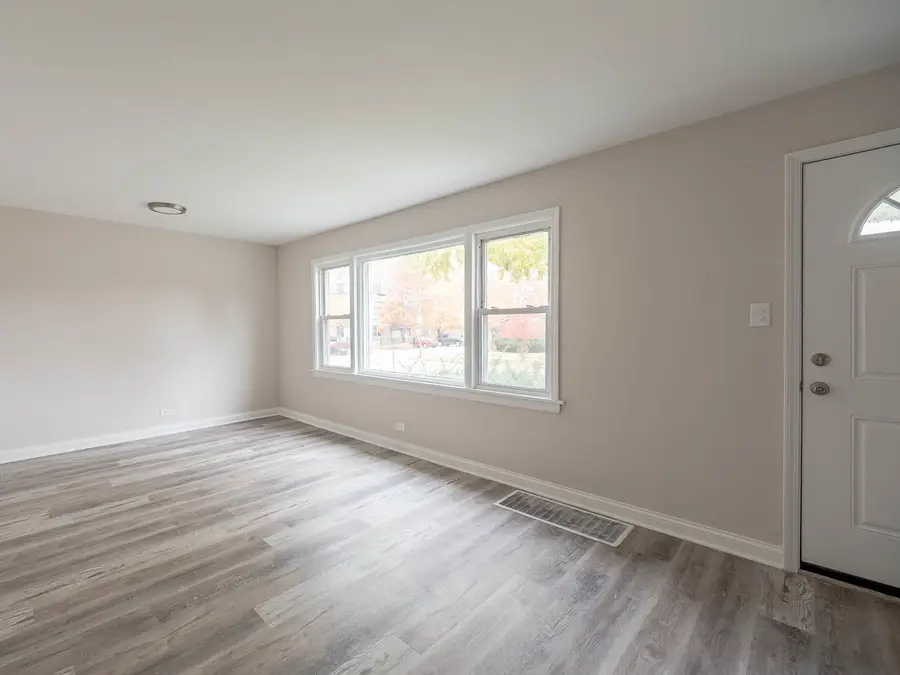 7920 S Mozart Street, Chicago, IL 60652 - Image #2