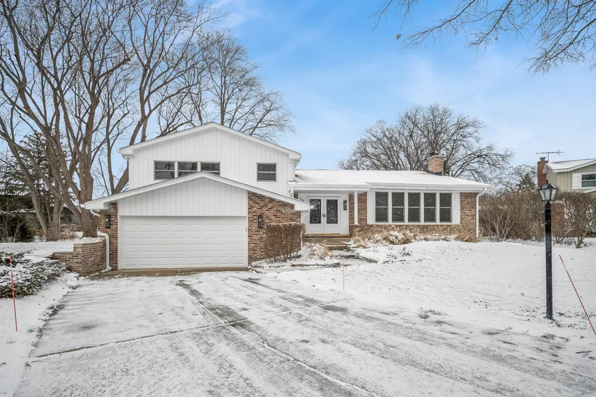 4018 Yorkshire Lane, Northbrook, IL 60062 - Image #1