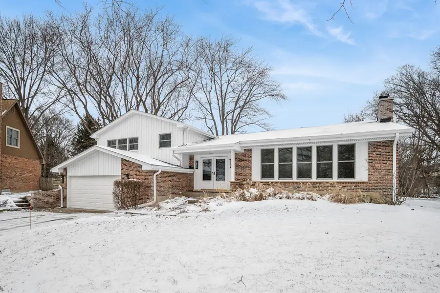 4018 Yorkshire Lane, Northbrook, IL 60062 - Image #2