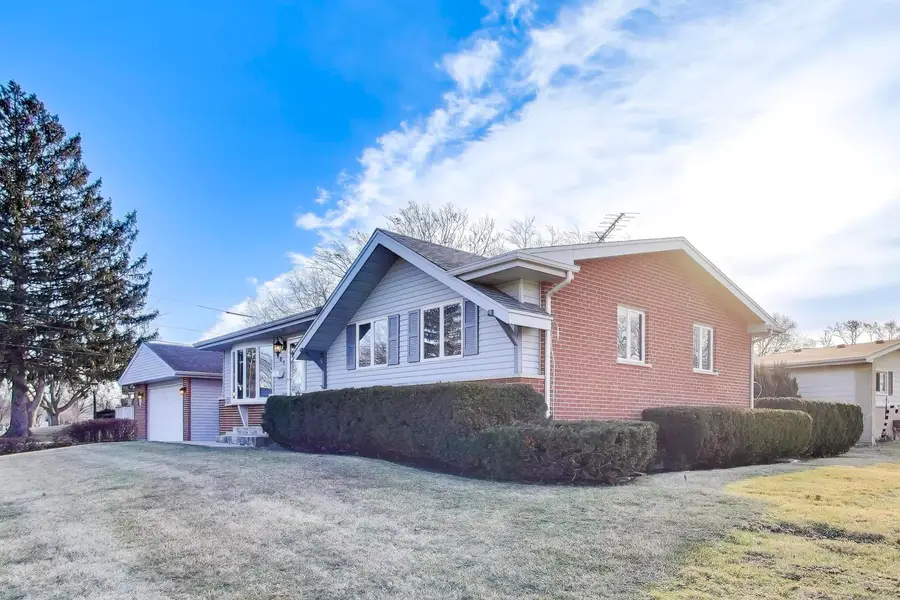 601 E Hackberry Lane, Mount Prospect, IL 60056 - Image #3