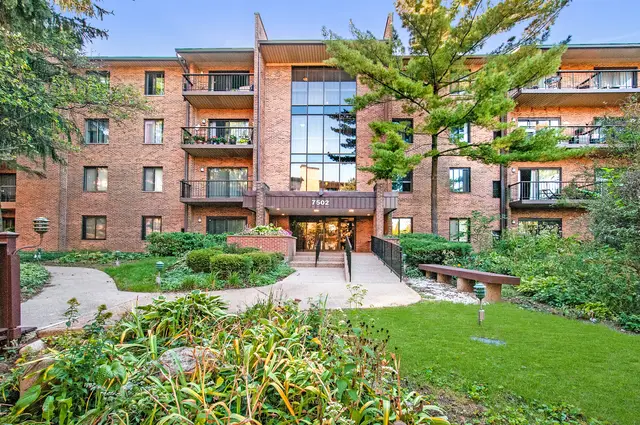 7502 Farmingdale Drive #202, Darien, IL 60561 - Image #1
