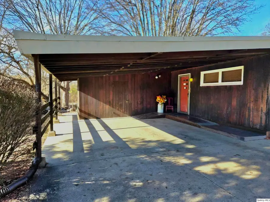 1946 Elmwood Drive East, Quincy, IL 62301 - Image #2