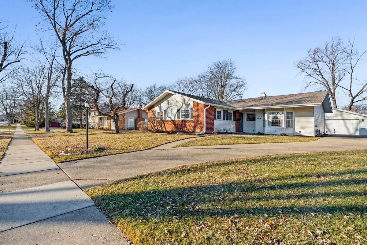 670 Edgemont Lane, Hoffman Estates, IL 60169 - Image #1