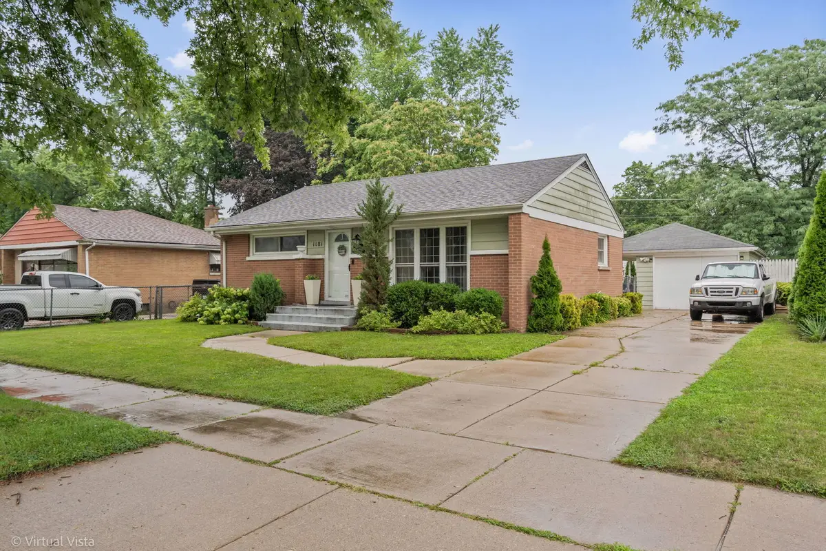 1181 Hiawatha Drive, Elgin, IL 60120 - Image #1