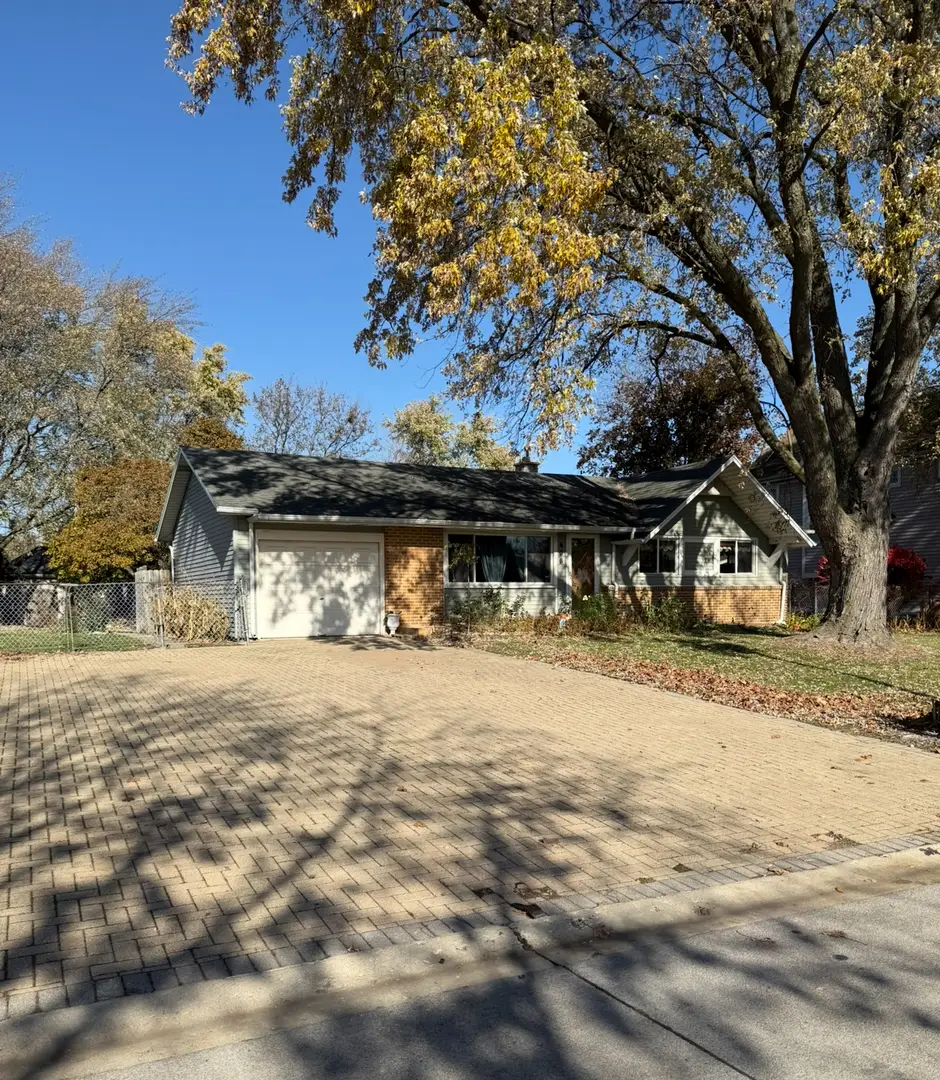 655 W Comstock Avenue, Elmhurst, IL 60126 - Image #1