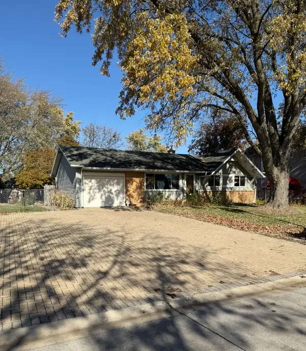 655 W Comstock Avenue, Elmhurst, IL 60126