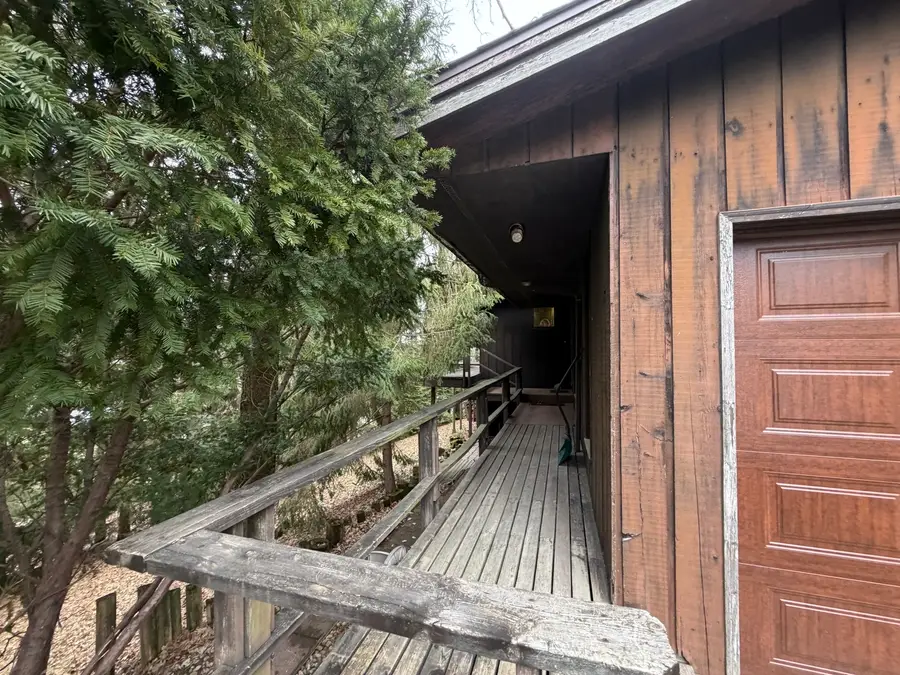 604 Hillandale Court, Morrison, IL 61270 - Image #2