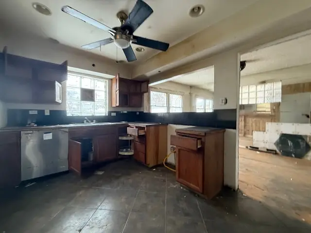 9254 S Calumet Avenue, Chicago, IL 60619 - Image #2