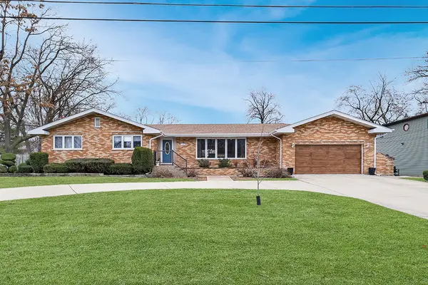 12401 S 68th Court, Palos Heights, IL 60463