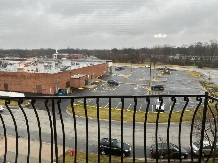 18400 Cherry Creek Drive #512, Homewood, IL 60430 - Image #3