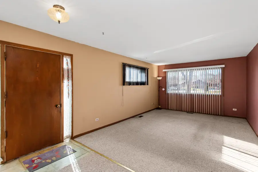 134 Virginia Court, Streamwood, IL 60107 - Image #2