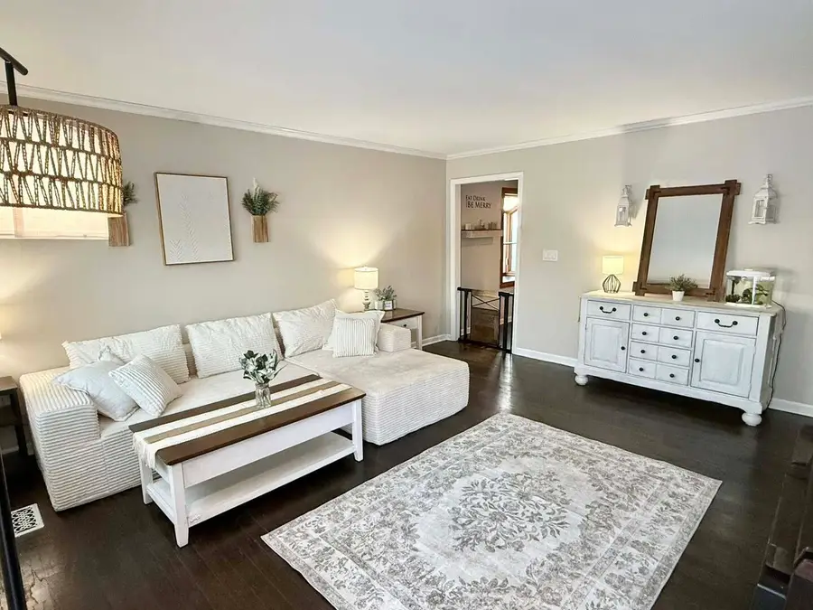 7624 Westview Lane, Woodridge, IL 60517 - Image #2