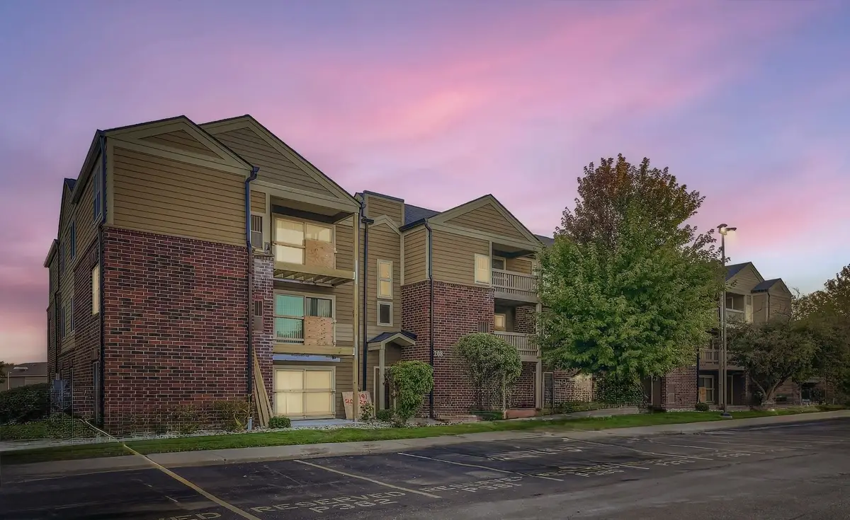 208 Glengarry Drive #304, Bloomingdale, IL 60108 - Image #1