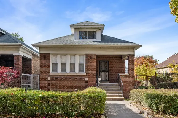 7832 S Paxton Avenue, Chicago, IL 60649