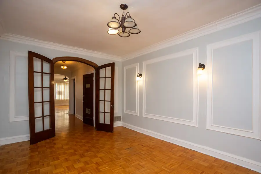 7637 S Phillips Avenue, Chicago, IL 60649 - Image #3