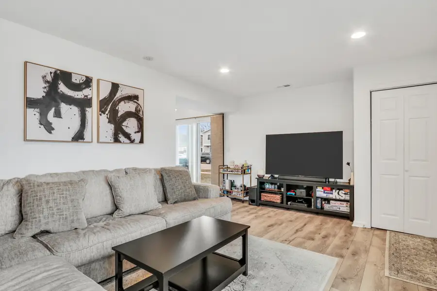 655 Hale Court, Wheeling, IL 60090 - Image #3