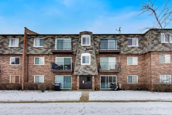 9381 Bay Colony Drive #3N, Des Plaines, IL 60016