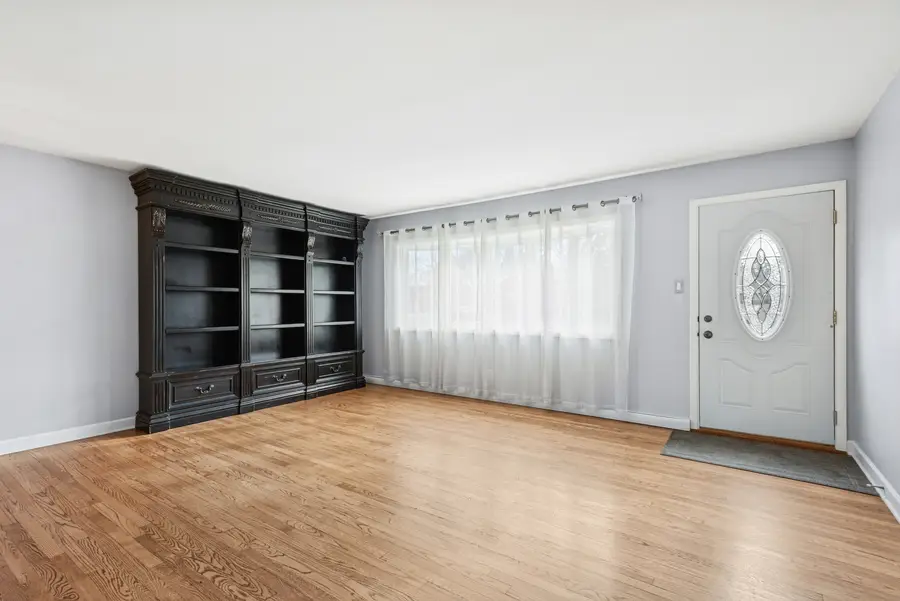 1812 Bonita Avenue, Mount Prospect, IL 60056 - Image #2