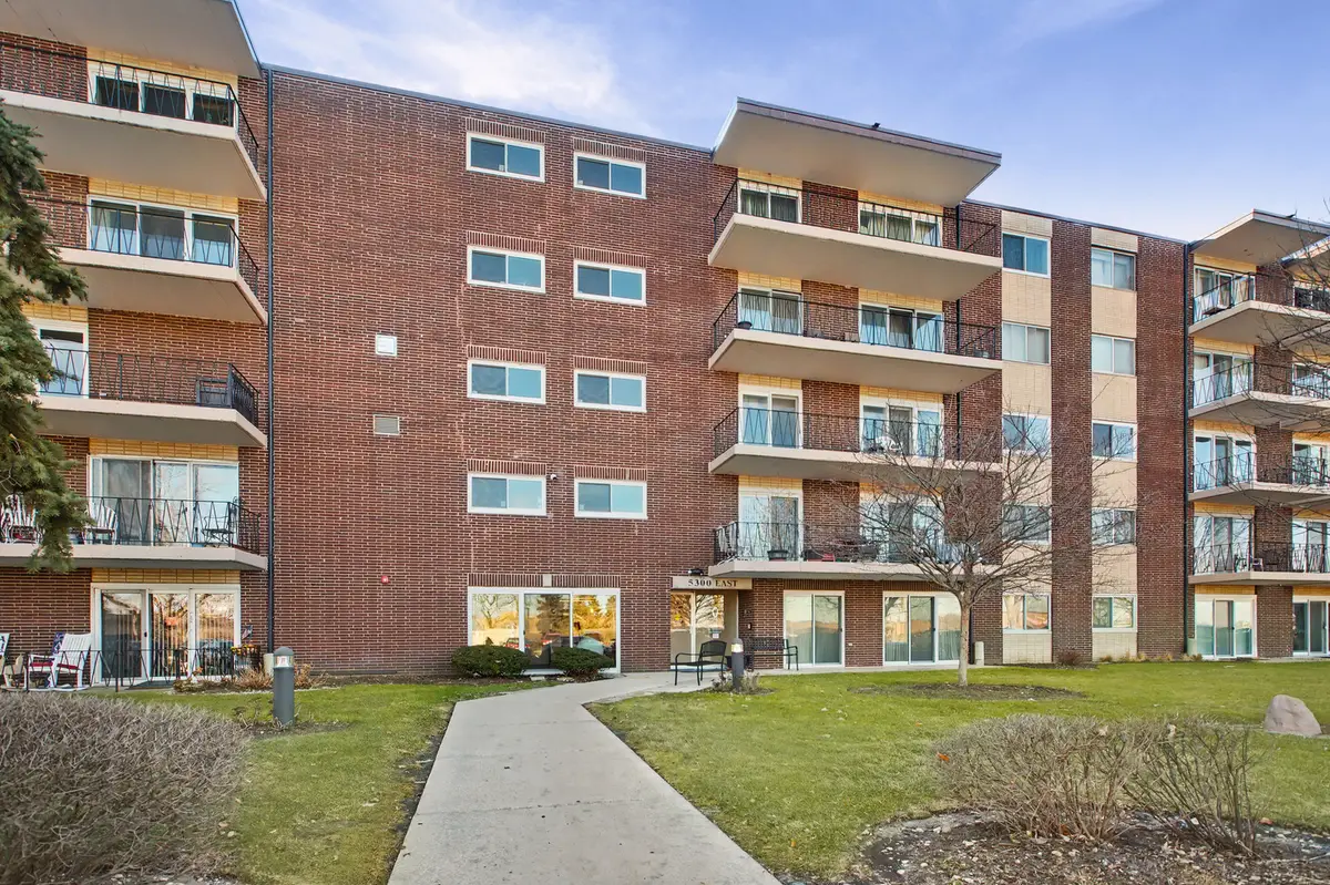 5300 Walnut Avenue #24B, Downers Grove, IL 60515 - Image #1