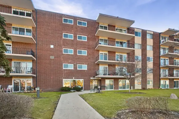 5300 Walnut Avenue #24B, Downers Grove, IL 60515