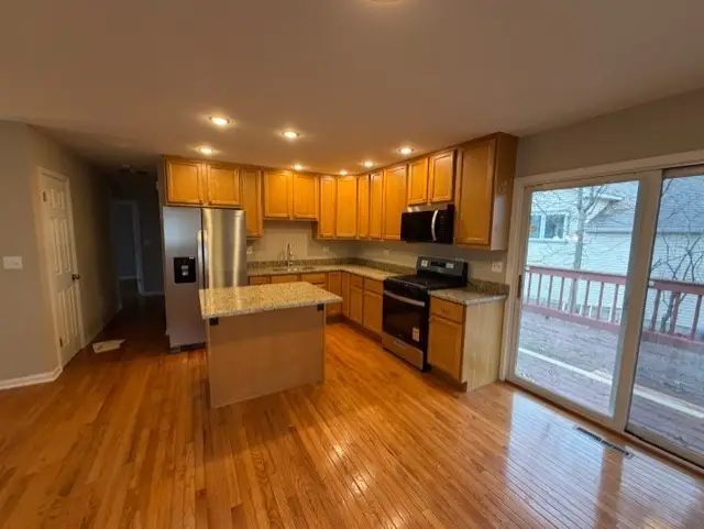 330 S Lakeshore Drive, Mundelein, IL 60060 - Image #2