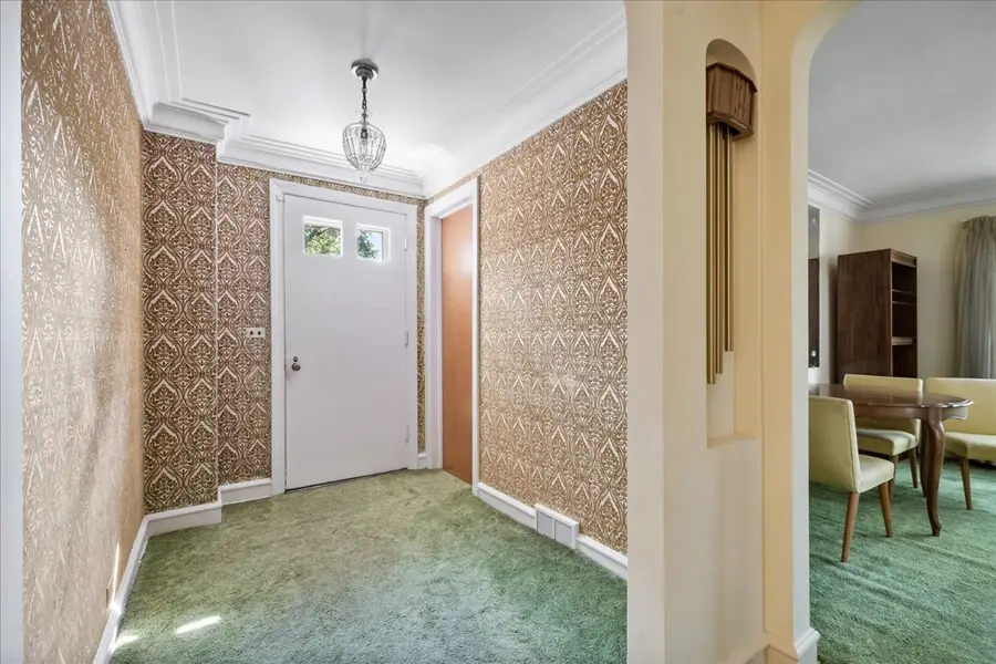 6745 N Leoti Avenue, Chicago, IL 60646 - Image #2