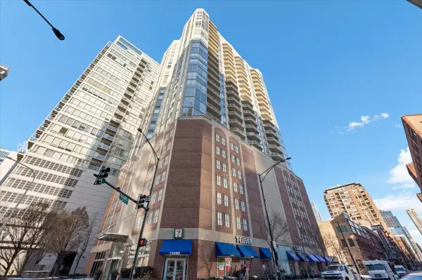 645 N Kingsbury Street #2003, Chicago, IL 60654