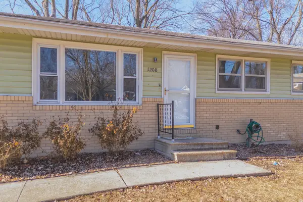 1208 Gettysburg Drive, Bloomington, IL 61704