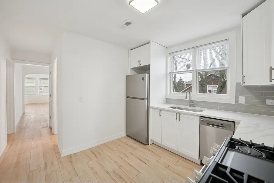 4954 W Byron Street, Chicago, IL 60641 - Image #2